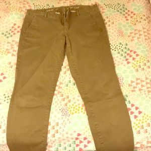 Skinny mini gap khakis size 4!